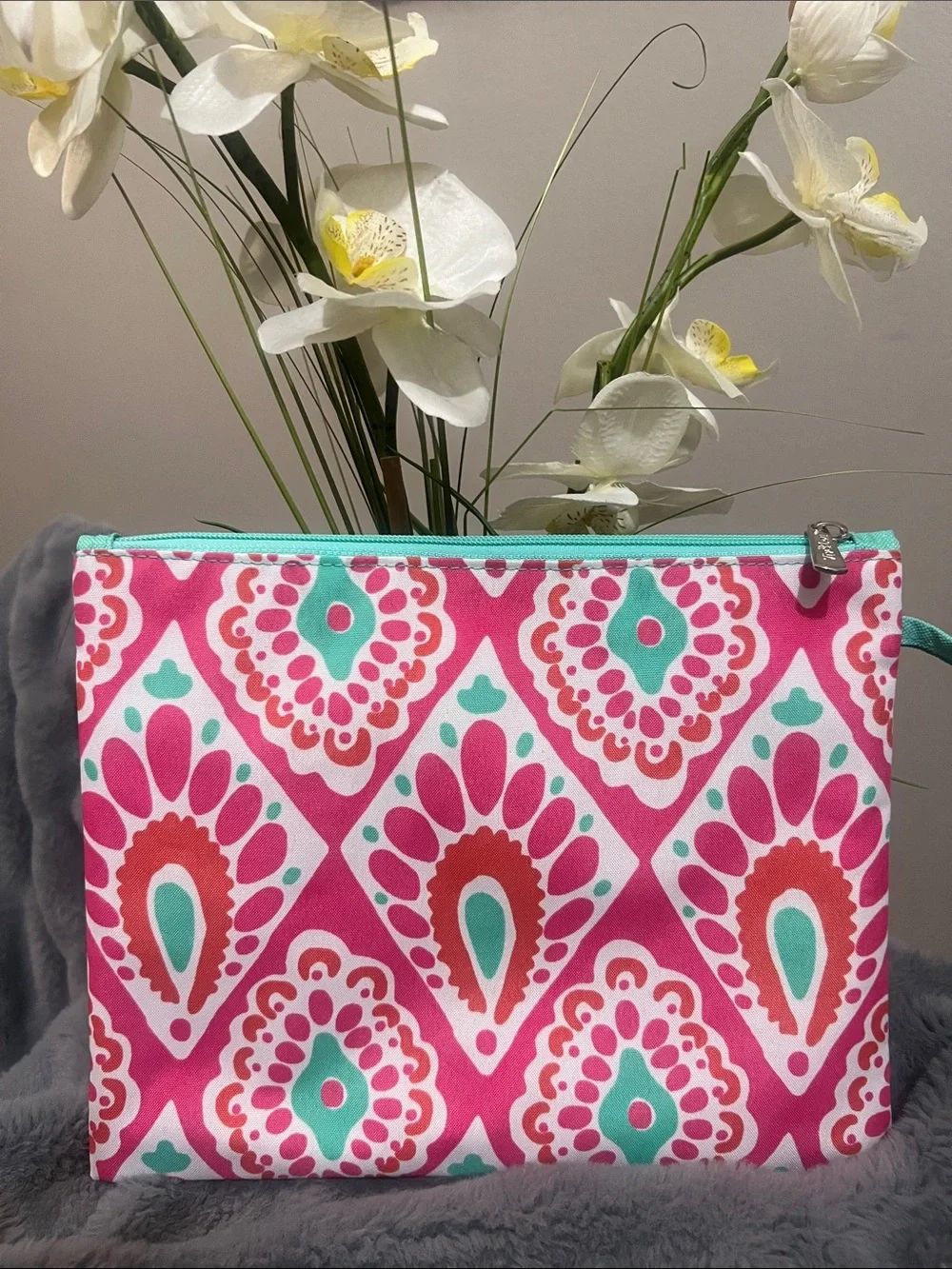 Viv & Lou Pink Beachy Wristlet NWOT